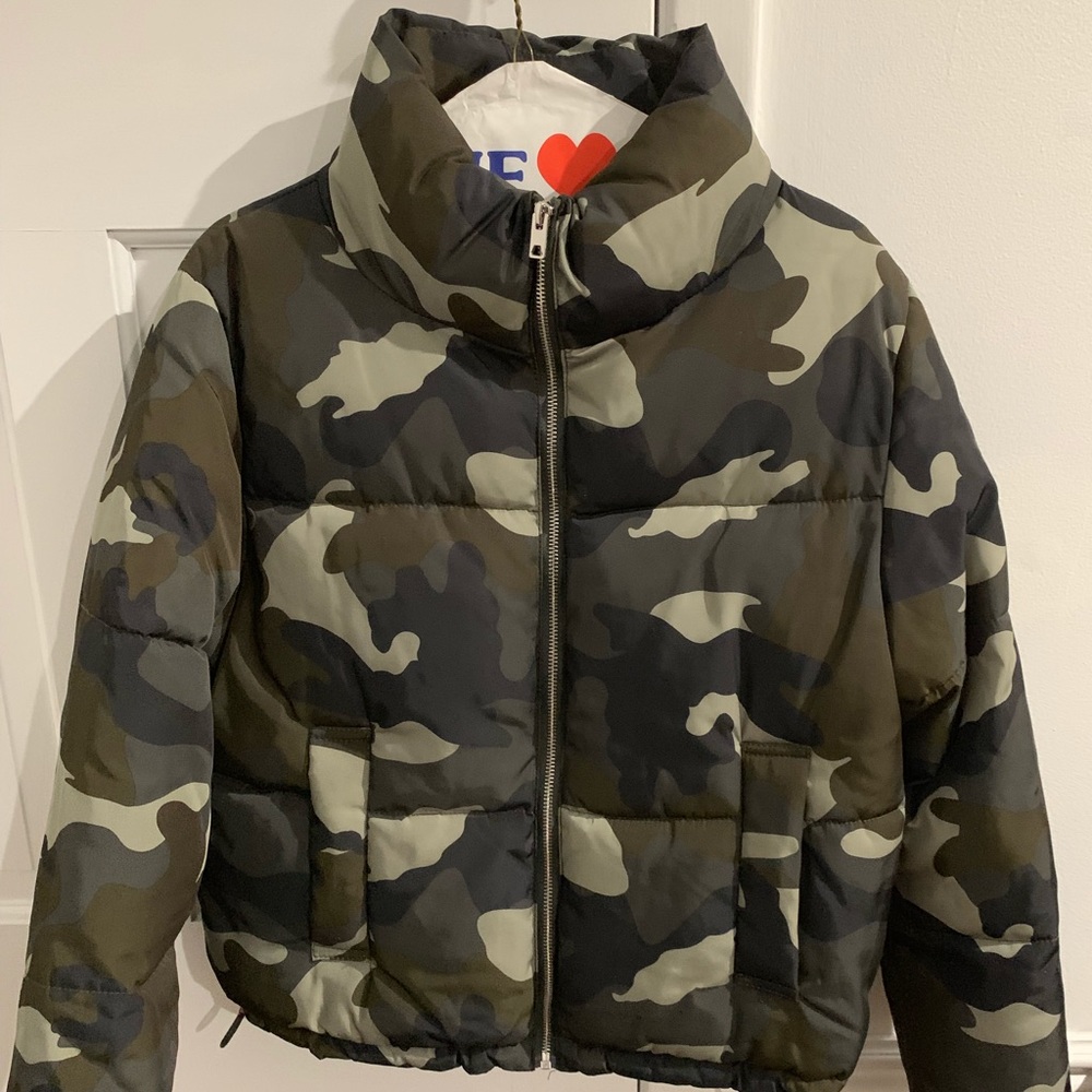 H&M Warm Puffer Jacket in Camo Print